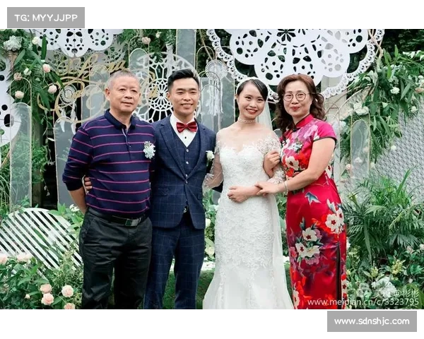 在蛋糕屋窗前品味幸福的泪水与微笑,感受甜蜜时光的温暖与宁静 在蛋糕屋窗前品味幸福的泪水与微笑,感受甜蜜时光的温暖与宁静